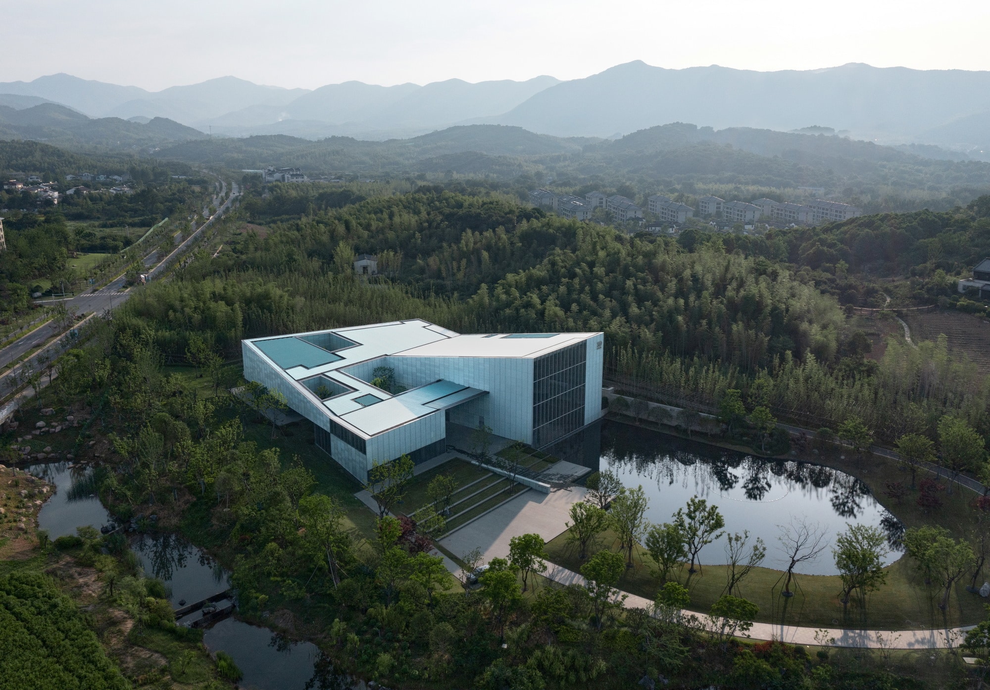 Yada Theater, a Central Hub in New Chinese Town Yangxian Xishan