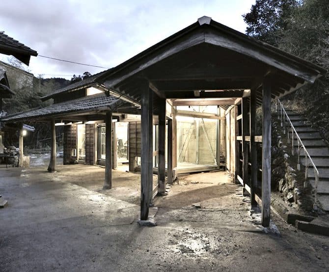 Image Patching up Holes with Japanese Architects
