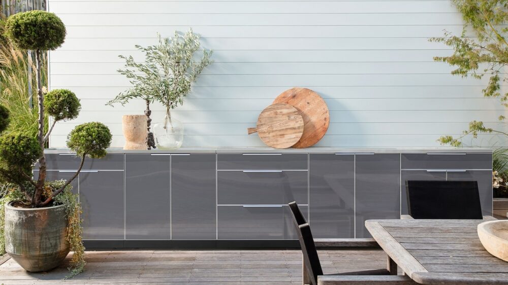 Taking the Indoors Out: Trends & Tips for the Ultimate Outdoor Kitchen