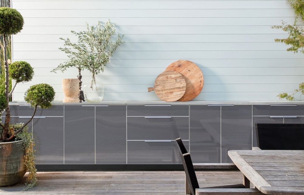 Image Taking the Indoors Out: Trends & Tips for the Ultimate Outdoor Kitchen