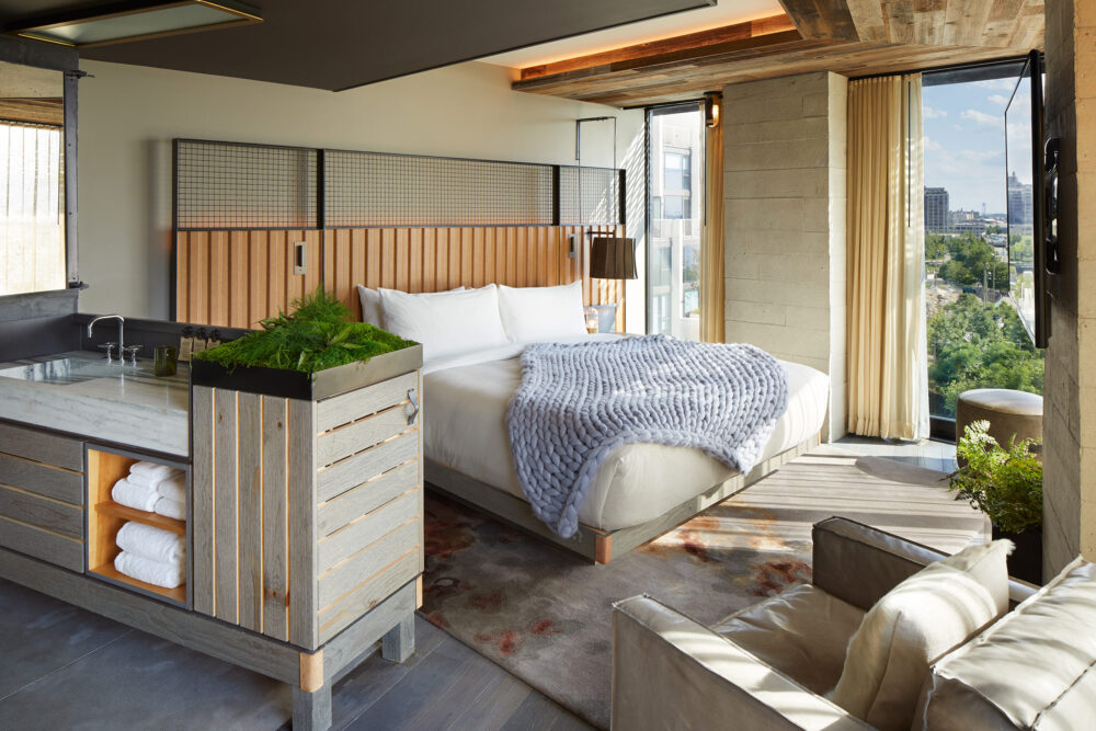 Riverhouse Suite. 1 Hotel Brooklyn Bridge in New York. Courtesy of the establishment.