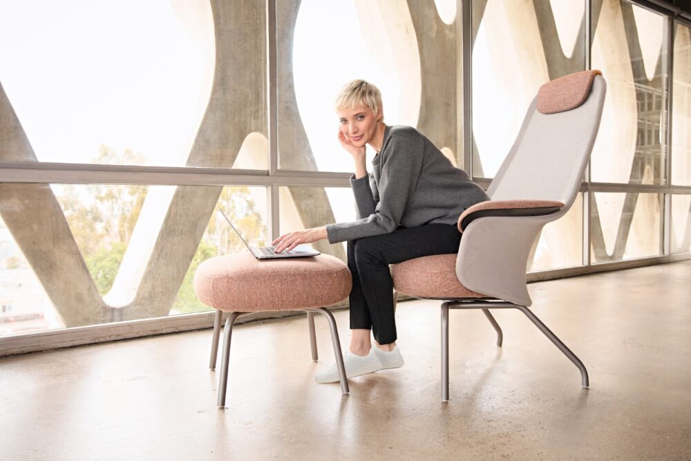 Aarea casual lounge. Courtesy of Teknion.