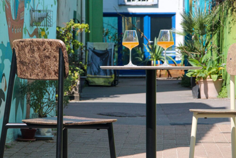 Cicero table with Ella chairs. Courtesy of Instead Mobilier.