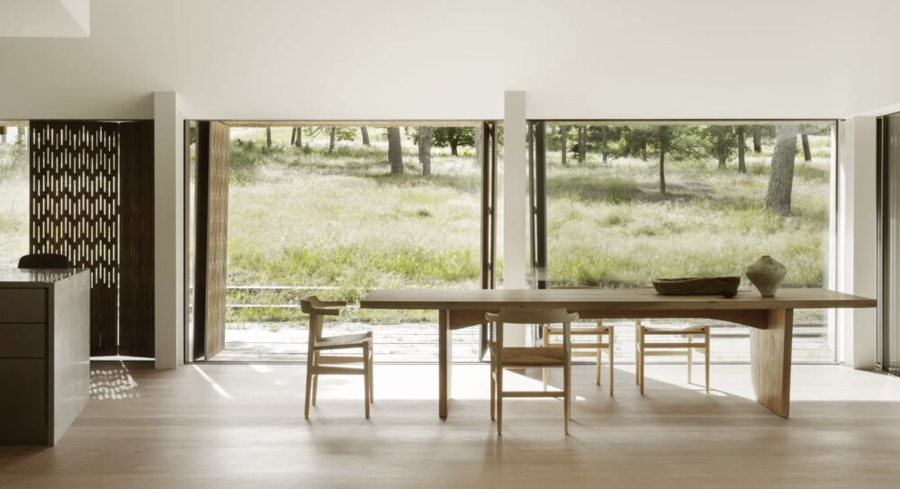 Meet the Thatched Summer House, Where Tradition and Modernity Meet on Denmark’s Riviera