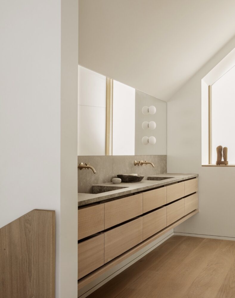 Thatched Summer House by KHR Architects. Courtesy of the firm.