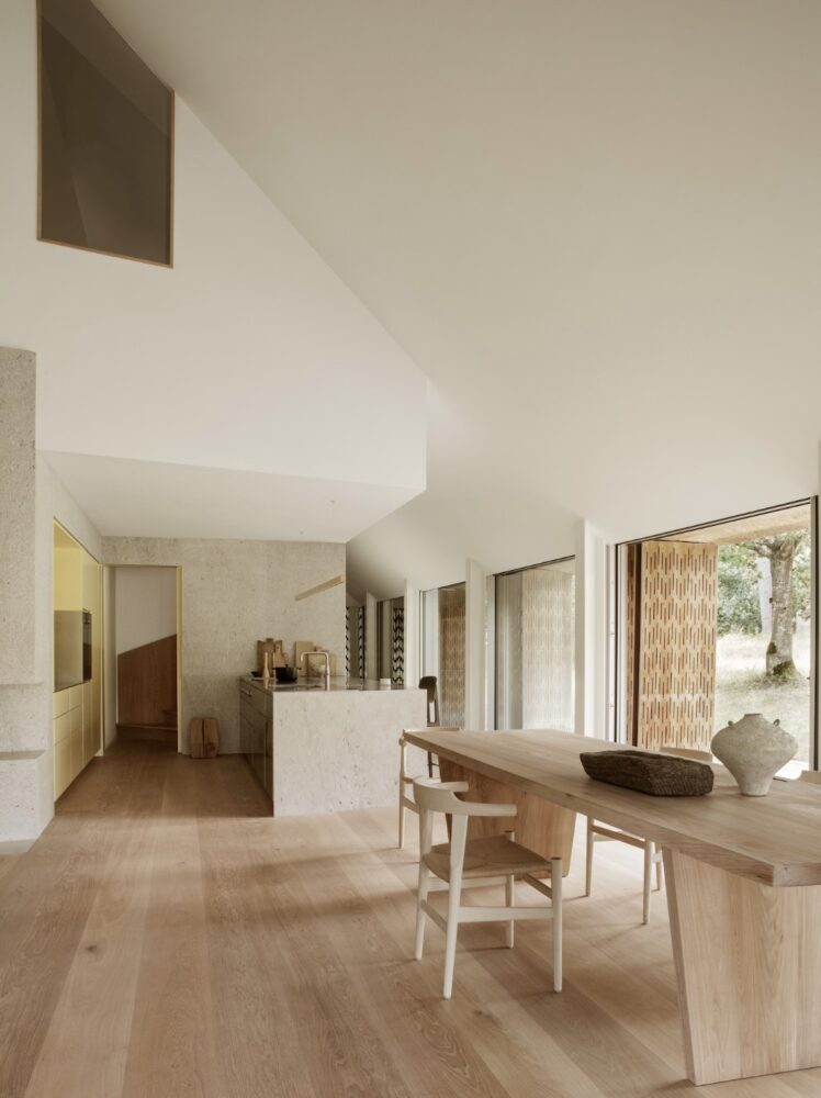 Thatched Summer House by KHR Architects. Courtesy of the firm.