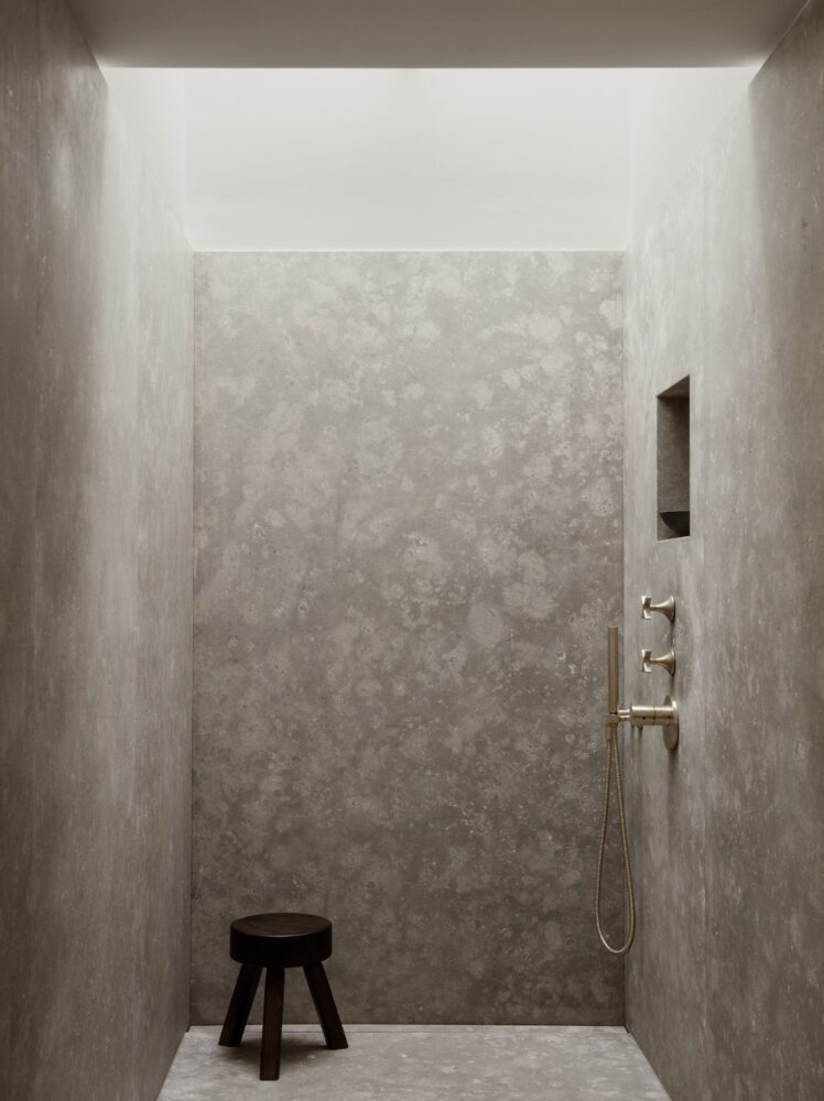 Thatched Summer House by KHR Architects. Courtesy of the firm.