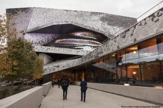 Image Reflecting the Parisian Sky