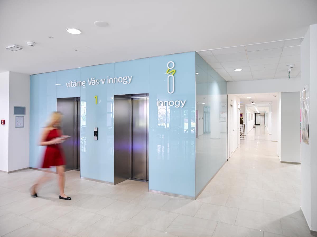 At the Czech Republic headquarters of energy company Innogy, a Philips LED lighting system supports the circadian rhythms of staff, including stimulating their energy levels at set times in the day. Photo courtesy of Philips Lighting.