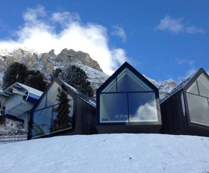 Image Eco-Friendly Shelter on the Slopes