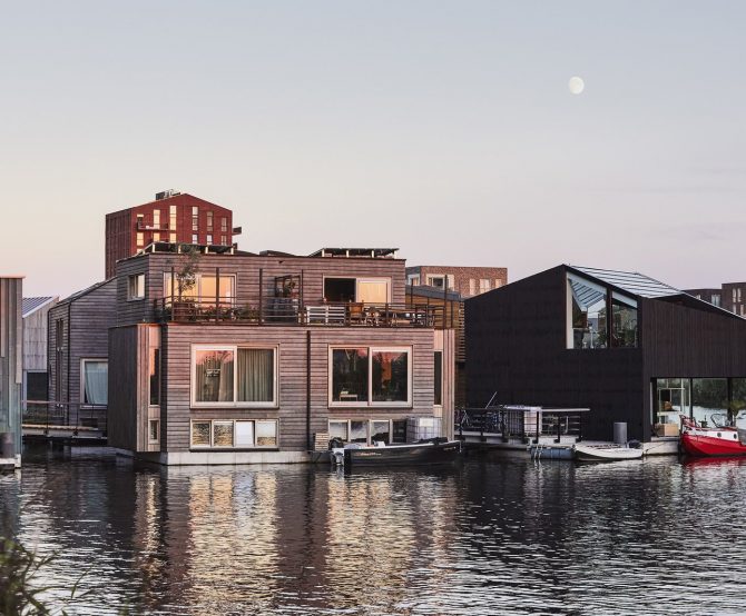 Image Taking Advantage of Rising Sea Levels: Schoonschip, a Circular Smart Community that Floats